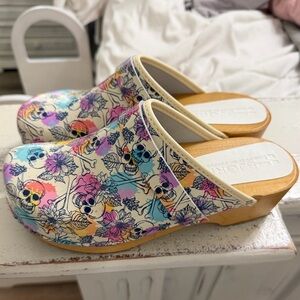 BJORK Clog. Skulls and Flowers